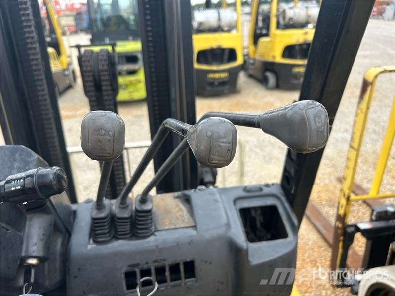 Yale GLP050MXNEAE086 5000 lb Pneumatic Tire Forklift Other