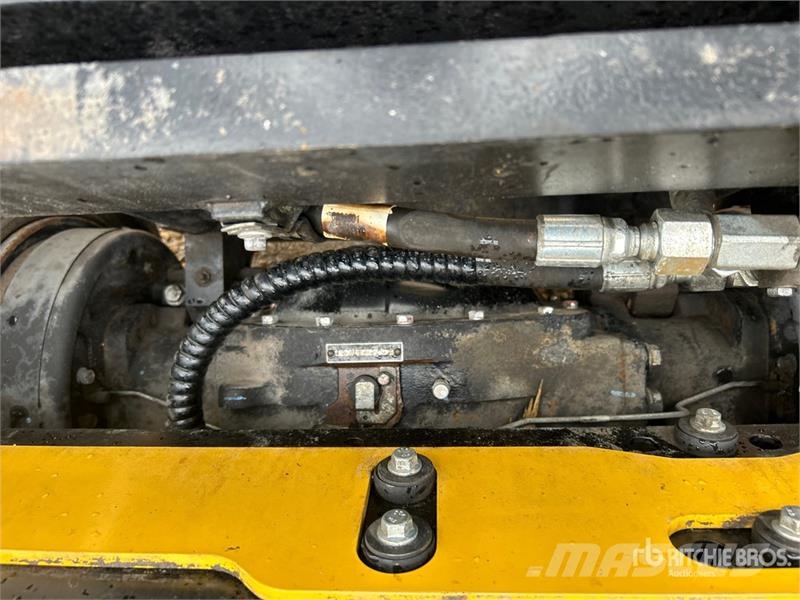Yale GLP050MXNEAE086 5000 lb Pneumatic Tire Forklift Other