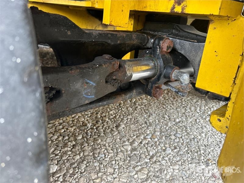 Yale GLP050MXNEAE086 5000 lb Pneumatic Tire Forklift Other