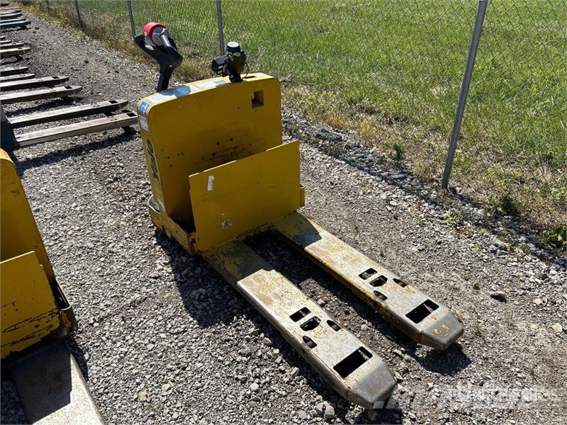 Yale MPW065SEN12T2748 6500 lb Electric Pallet Jack Rankiniai hidrauliniai vėžimėliai
