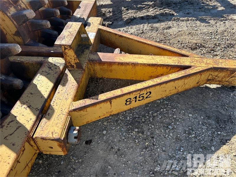 Young Welding Double Drum Sheepfoot Pull Behind Co Cilindri compactori tractabili cu vibratii