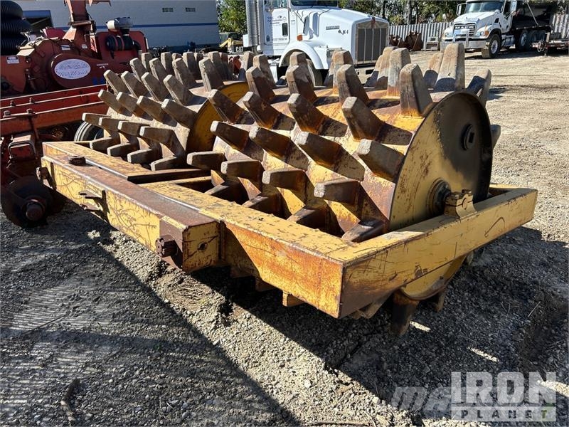 Young Welding Double Drum Sheepfoot Pull Behind Co Cilindri compactori tractabili cu vibratii