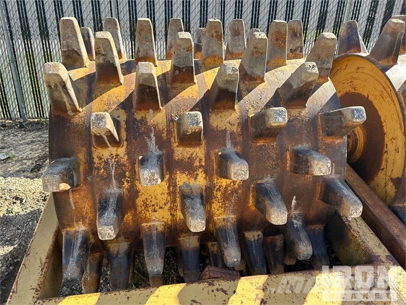 Young Welding Double Drum Sheepfoot Pull Behind Co Cilindri compactori tractabili cu vibratii