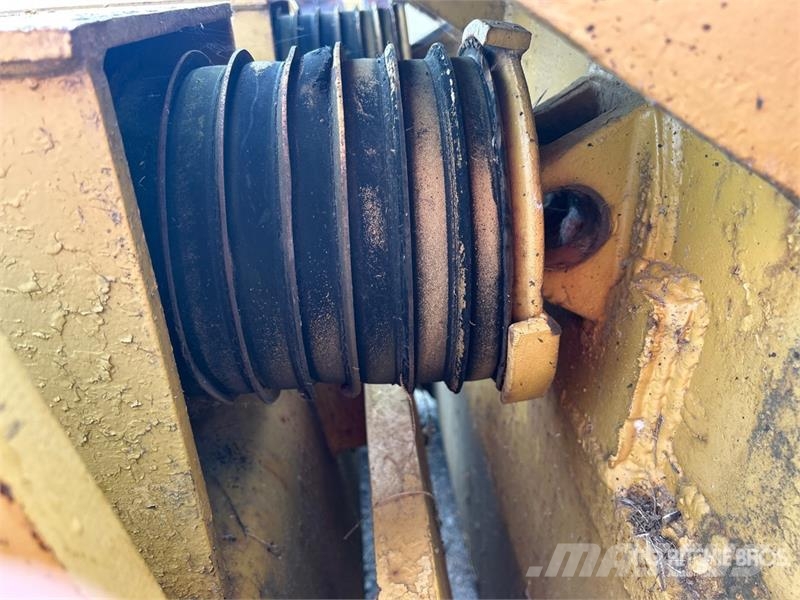 115 in Dozer Blade - Fits Cat D8 Sahaterad