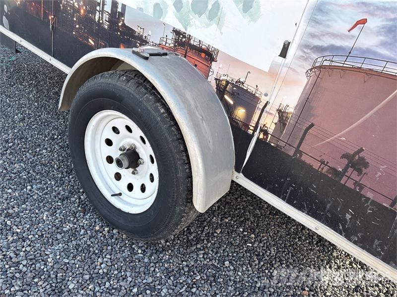 12 ft S/A Enclosed Trailer Reboques baú