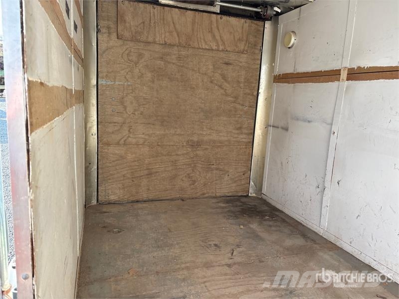 12 ft S/A Enclosed Trailer Reboques baú