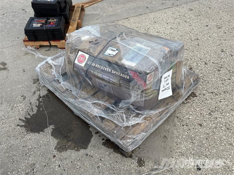 125 lbs Hitch mounted Salt Spreader (Unused) Kum ve tuz serpiciler