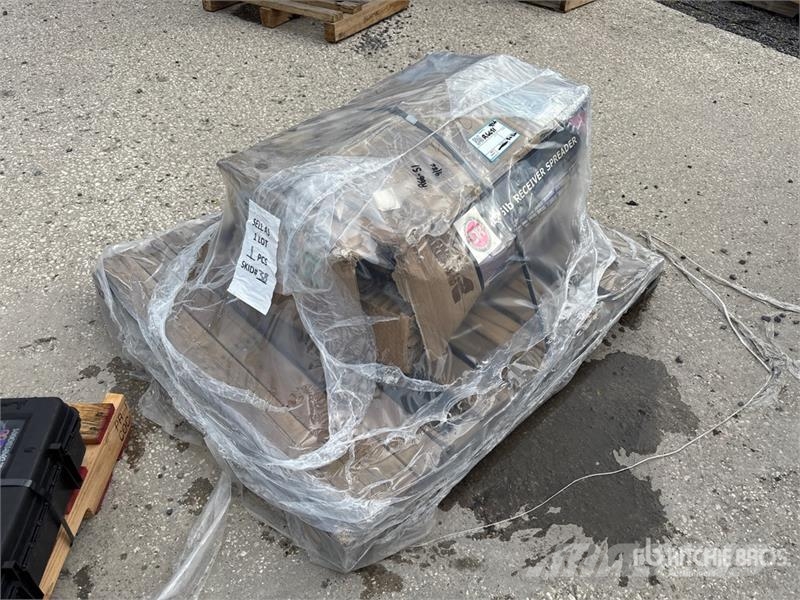125 lbs Hitch mounted Salt Spreader (Unused) Kum ve tuz serpiciler
