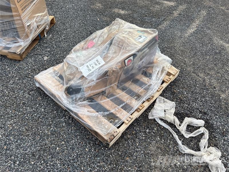 125 lbs Hitch mounted Salt Spreader (Unused) Kum ve tuz serpiciler