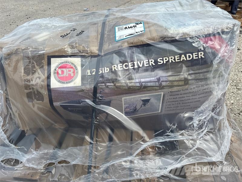 125 lbs Hitch mounted Salt Spreader (Unused) Kum ve tuz serpiciler