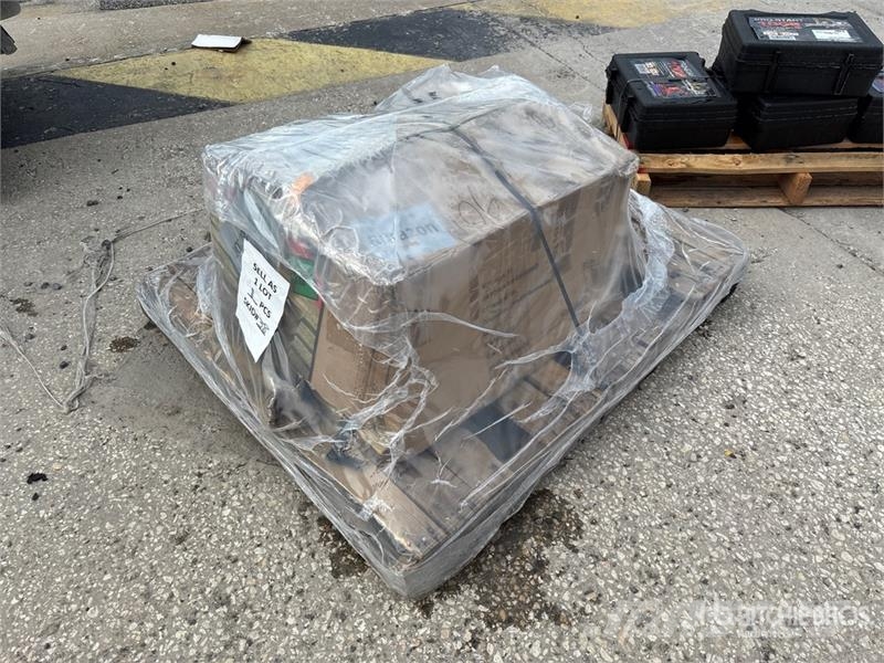 125 lbs Hitch mounted Salt Spreader (Unused) Kum ve tuz serpiciler
