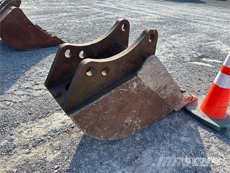  16 in Digging Backhoe Rear Bucket - Fits New Holla Žlice