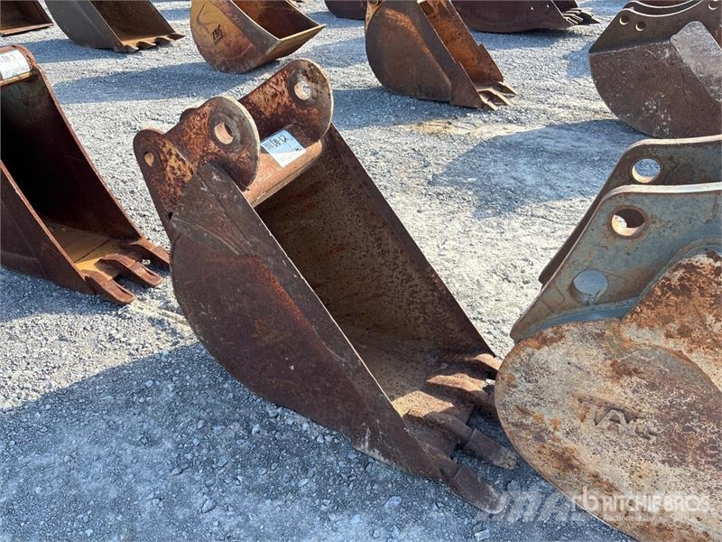 16 in Digging Backhoe Rear Bucket - Fits Case 580K Kašike / Korpe
