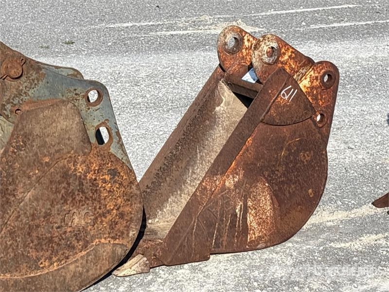 16 in Digging Backhoe Rear Bucket - Fits Case 580K Kašike / Korpe