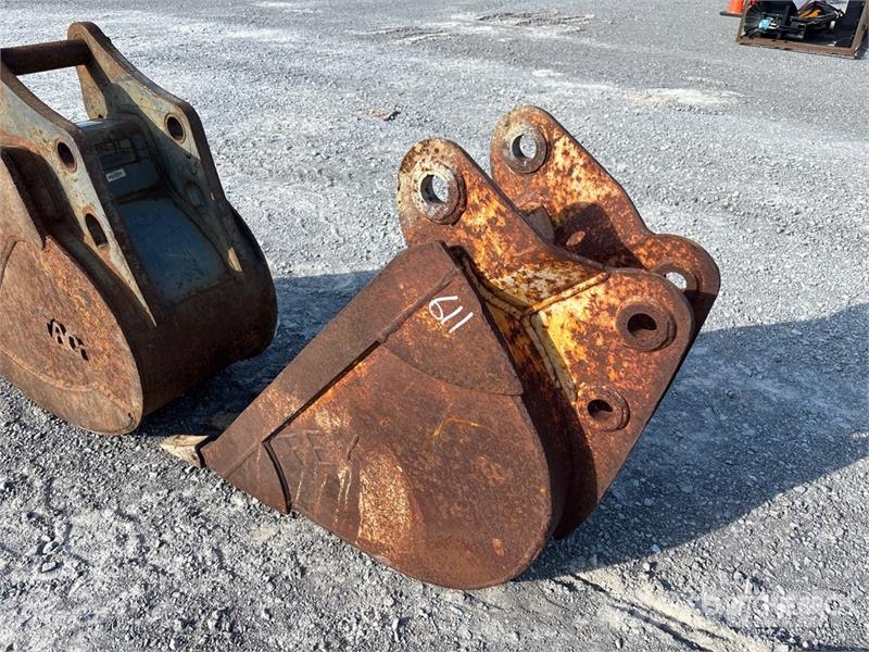 16 in Digging Backhoe Rear Bucket - Fits Case 580K Kašike / Korpe