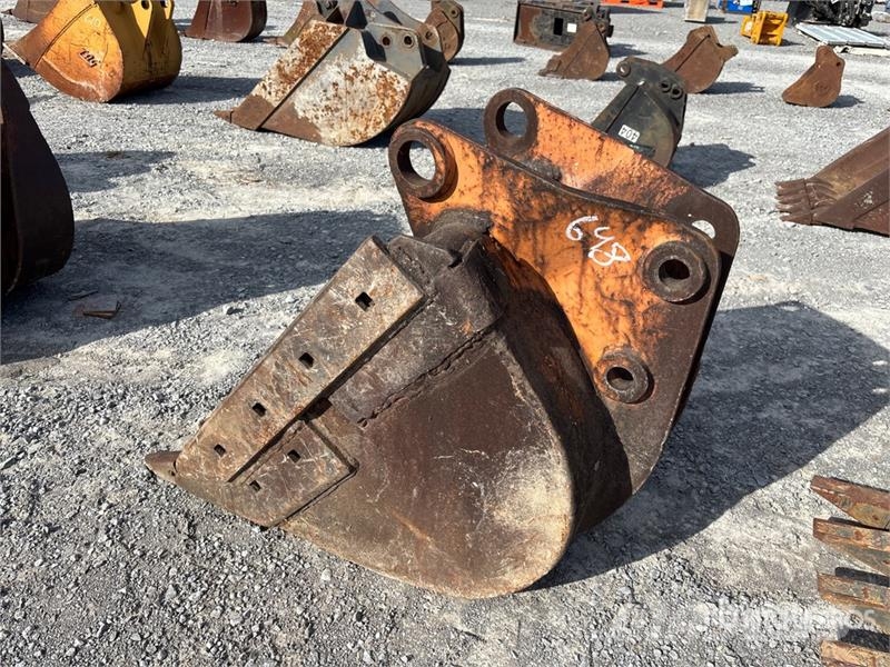 16 in V-Ditching Backhoe Rear Bucket - Fits Case 5 Žlice