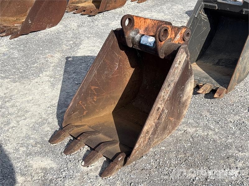 16 in V-Ditching Backhoe Rear Bucket - Fits Case 5 Žlice