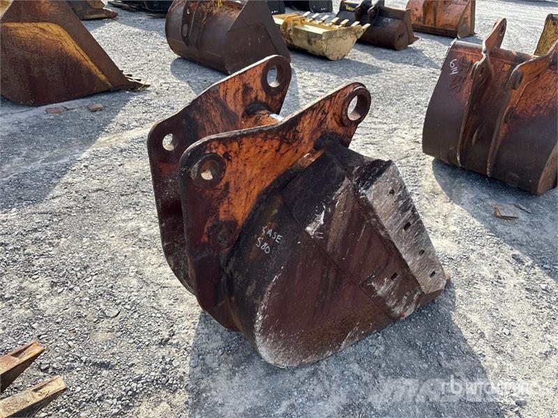 16 in V-Ditching Backhoe Rear Bucket - Fits Case 5 Žlice