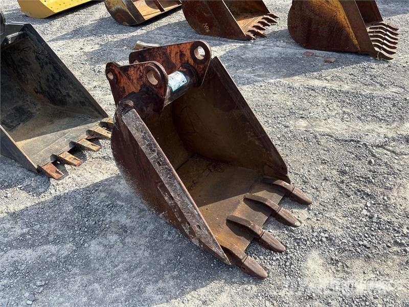 16 in V-Ditching Backhoe Rear Bucket - Fits Case 5 Žlice