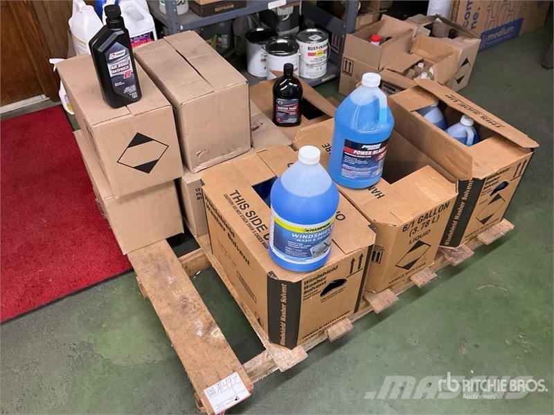 (18) Bottles Windshield Washer Fluid, (12) Bottles Drugi deli