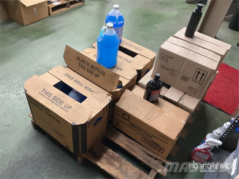 (18) Bottles Windshield Washer Fluid, (12) Bottles Drugi deli
