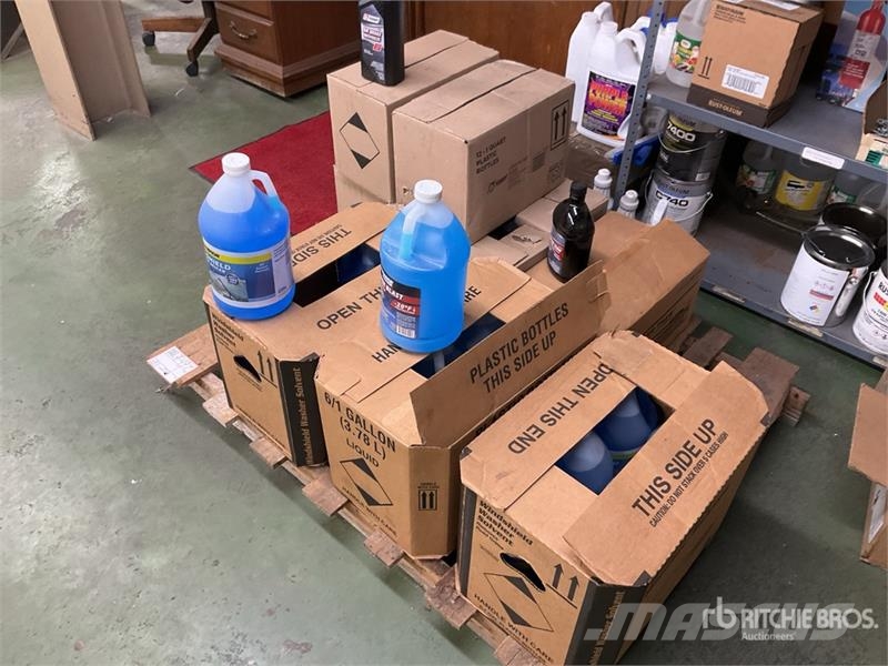 (18) Bottles Windshield Washer Fluid, (12) Bottles Drugi deli