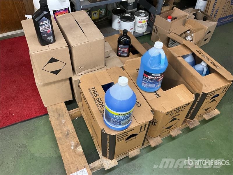 (18) Bottles Windshield Washer Fluid, (12) Bottles Drugi deli