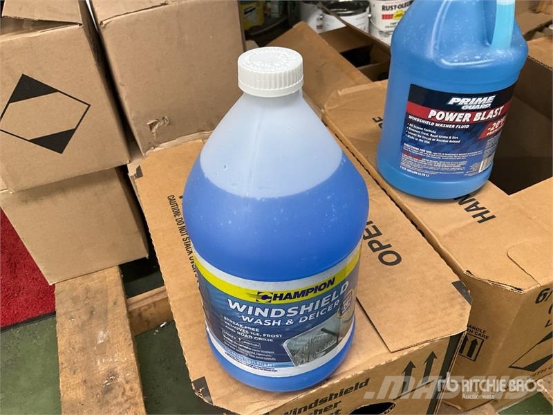 (18) Bottles Windshield Washer Fluid, (12) Bottles Drugi deli