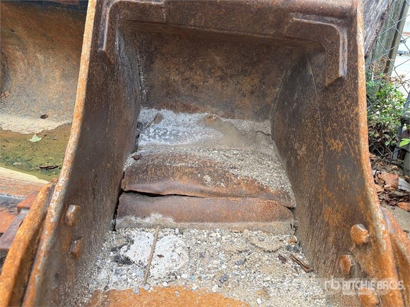 19 in Digging Excavator Bucket - Fits Komatsu PC45 Baldes