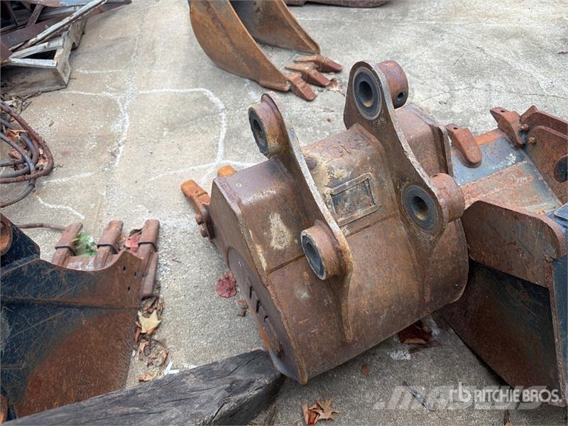 19 in Digging Excavator Bucket - Fits Komatsu PC45 Baldes