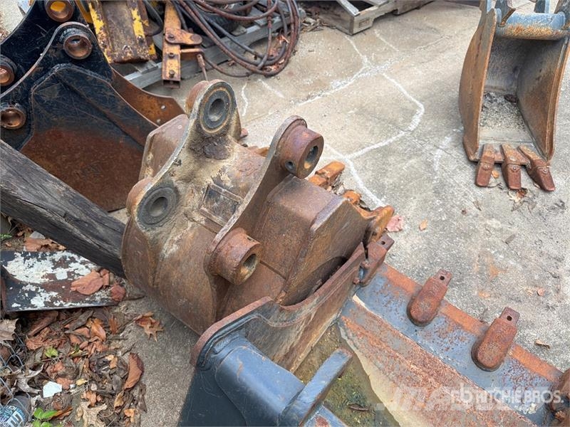 19 in Digging Excavator Bucket - Fits Komatsu PC45 Baldes