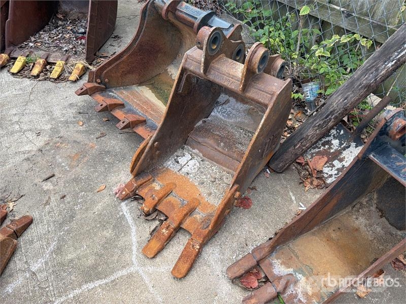 19 in Digging Excavator Bucket - Fits Komatsu PC45 Baldes