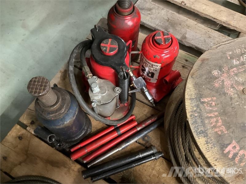 (2) Hydraulic Rams, (4) Jacks and Partial Spools Andet tilbehør