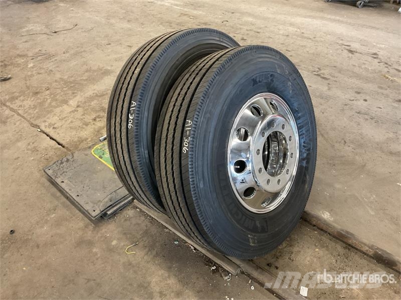 2 New 11R.5 Michelin XZE w/New Aluminum Accuride W Gume, kolesa in platišča