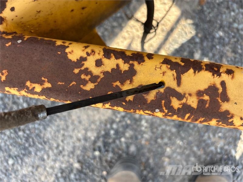 200XP Tow-Behind Wood Chipper ماكينات تقطيع أخشاب الحراجة
