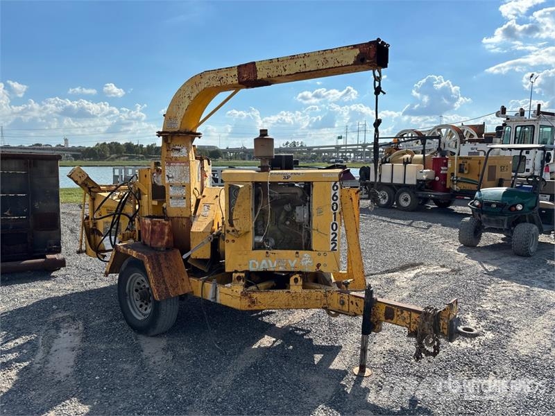 200XP Tow-Behind Wood Chipper ماكينات تقطيع أخشاب الحراجة