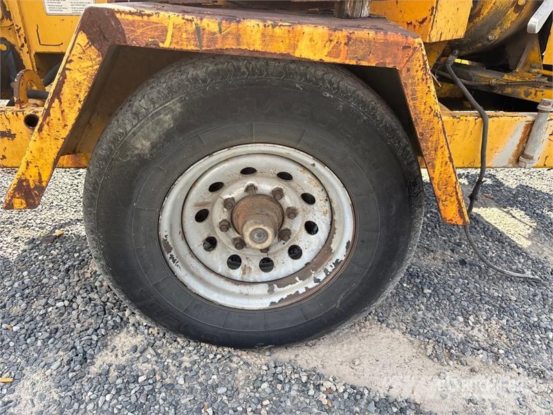200XP Tow-Behind Wood Chipper ماكينات تقطيع أخشاب الحراجة
