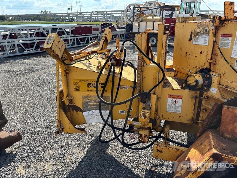 200XP Tow-Behind Wood Chipper ماكينات تقطيع أخشاب الحراجة