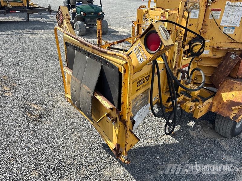 200XP Tow-Behind Wood Chipper ماكينات تقطيع أخشاب الحراجة