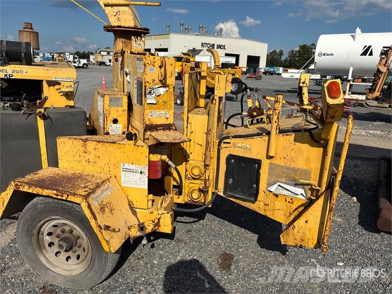 200XP Tow-Behind Wood Chipper ماكينات تقطيع أخشاب الحراجة