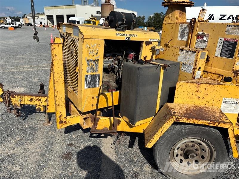 200XP Tow-Behind Wood Chipper ماكينات تقطيع أخشاب الحراجة