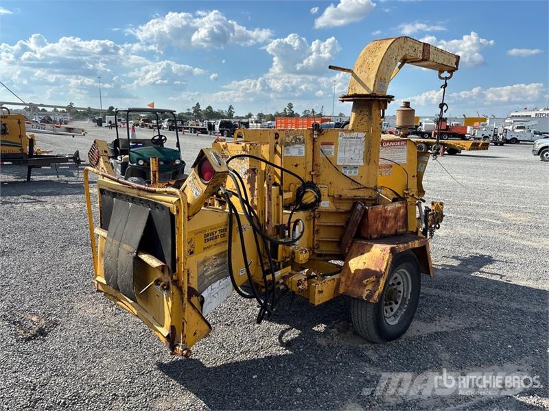 200XP Tow-Behind Wood Chipper ماكينات تقطيع أخشاب الحراجة