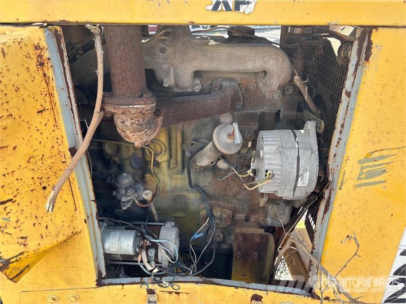 200XP Tow-Behind Wood Chipper ماكينات تقطيع أخشاب الحراجة