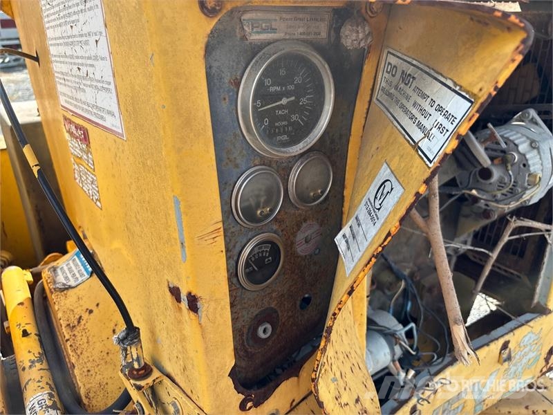 200XP Tow-Behind Wood Chipper ماكينات تقطيع أخشاب الحراجة