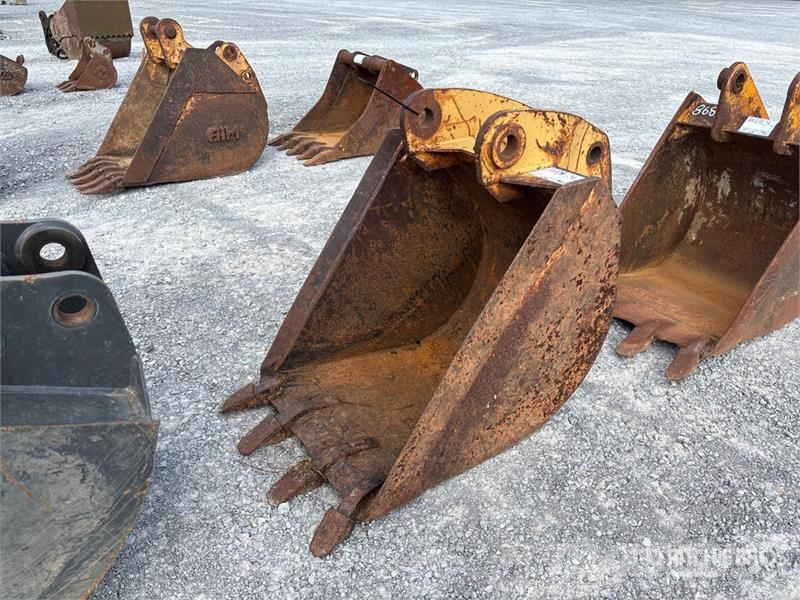 22 in Digging Backhoe Rear Bucket - Fits Case 580K Žlice