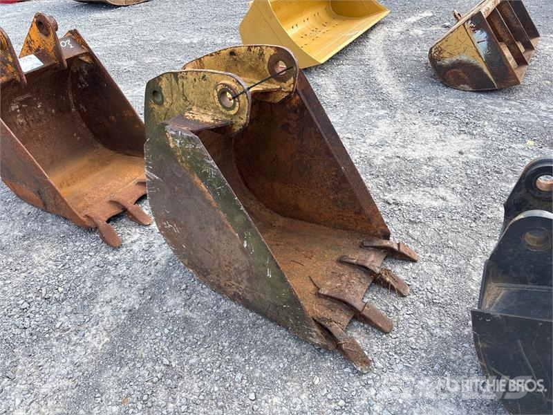 22 in Digging Backhoe Rear Bucket - Fits Case 580K Žlice
