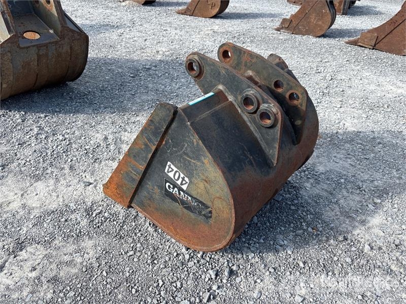  24 in Cleanup Excavator Bucket - Fits Cat 302 Kašike / Korpe