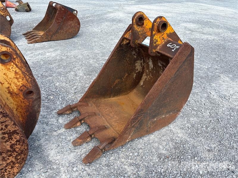 24 in Digging Backhoe Rear Bucket - Fits JCB 3CX / Žlice