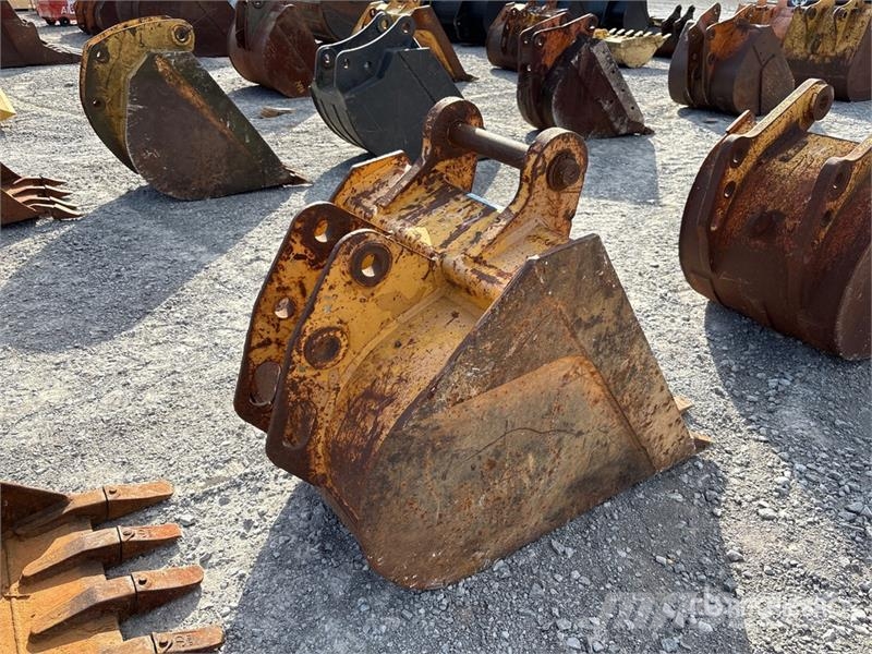 24 in Digging Backhoe Rear Bucket - Fits Case 580K Žlice