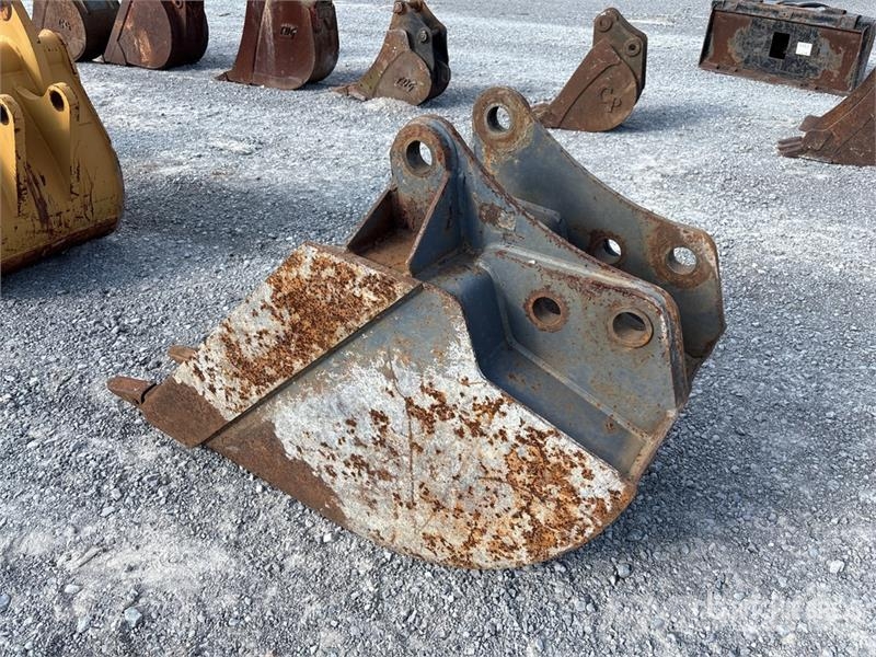 24 in Digging Backhoe Rear Bucket - Fits Ford/New Žlice
